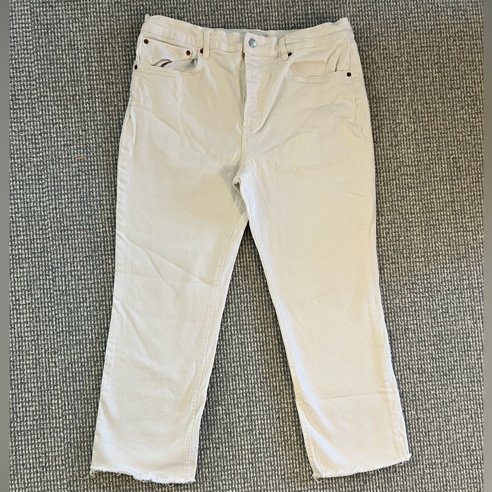 Zara Ankle Cropped White Jeans Size 14 | Pre-loved with one stain